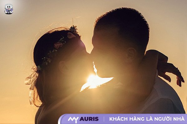niềng răng có hôn được không,đeo niềng răng có hôn được không,niềng răng có hôn nhau được không,niềng răng hôn được không