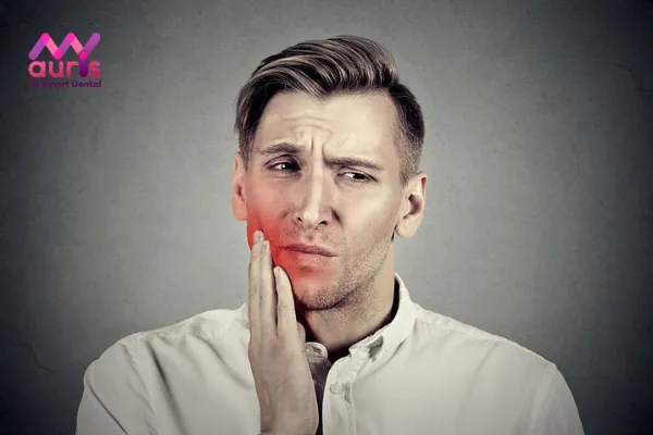 Răng khôn mọc lệch hàm trên gây đau nhức