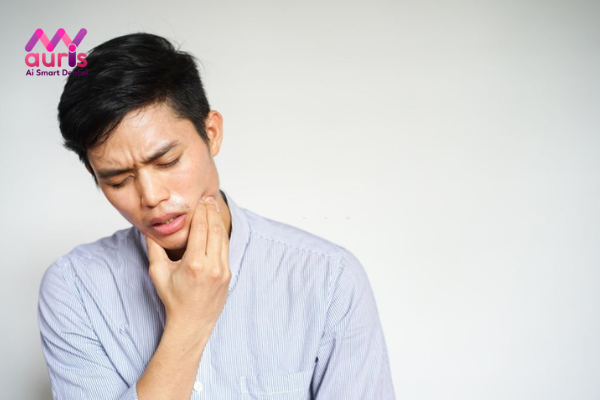 Răng khôn mọc lệch ra má hàm trên có gây nguy hiểm gì?