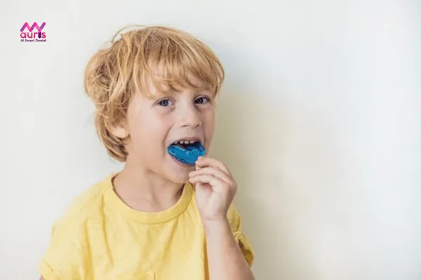 Cách sử dụng niềng răng nhựa cho trẻ em 