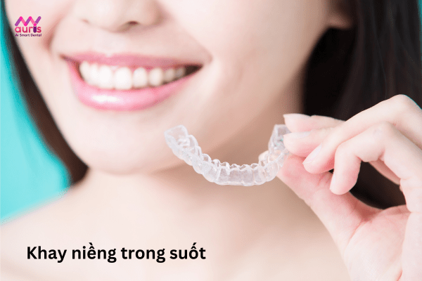 Niềng răng cửa bị hô bằng khay niềng trong suốt 