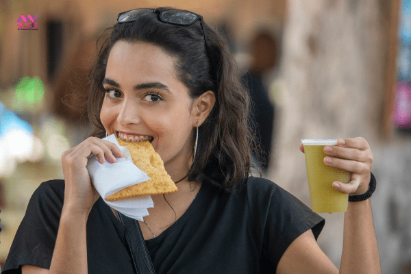 Vì sao cần chú ý ăn uống khi niềng răng? 