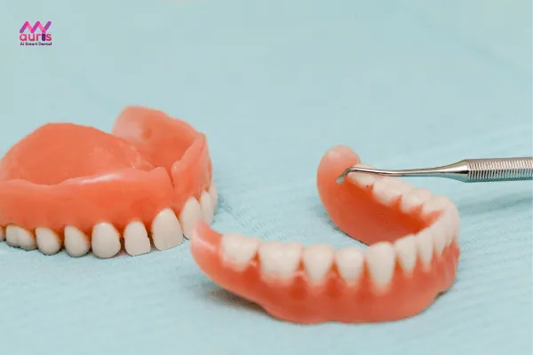 Làm răng giả tháo lắp là gì? 