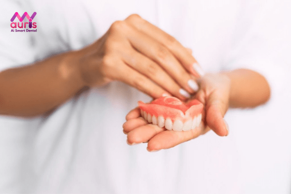 Thực hiện làm răng giả nguyên hàm tháo lắp là gì?