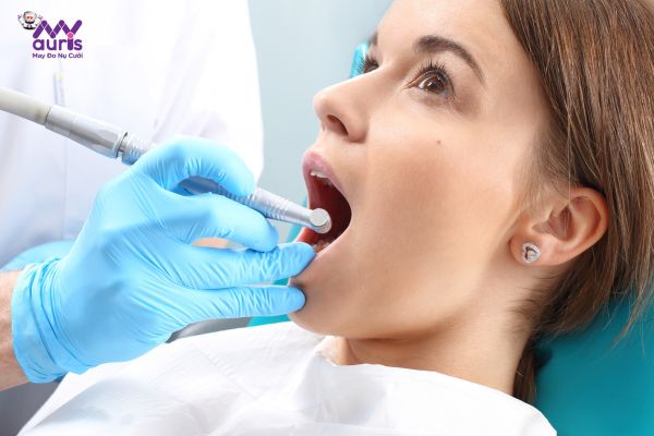 Lấy tủy khi làm răng sứ có đau không?