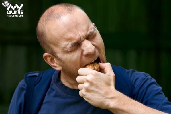 Lưu ý không ăn đồ ăn sau khi làm răng sứ