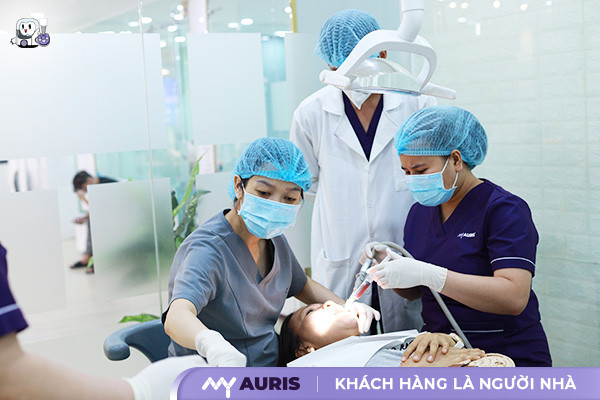 implant dưới màng xương