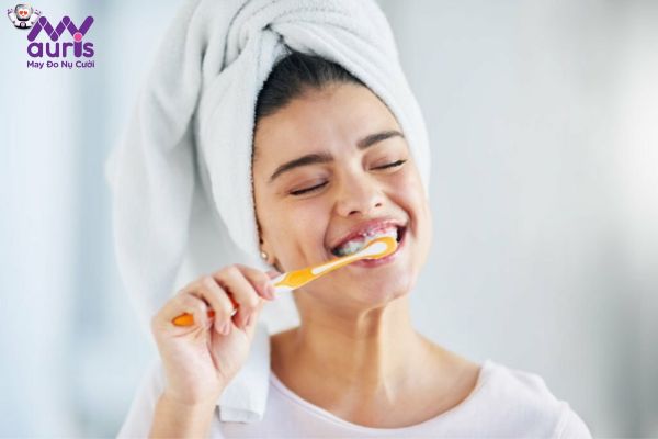 Hướng dẫn chi tiết đánh răng sau khi trồng Implant 
