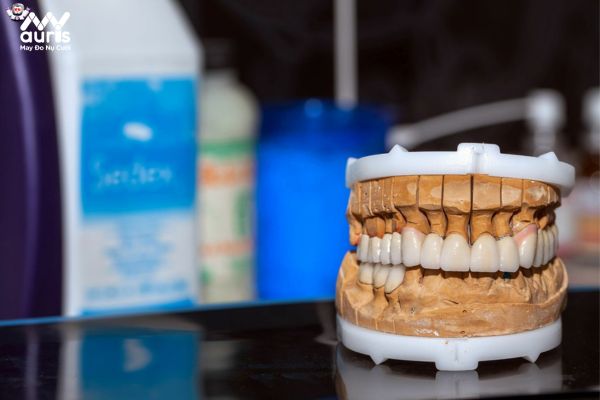 Điều trị bọc răng sứ bị hôi miệng như thế nào?