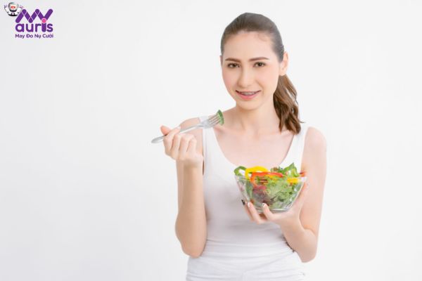 Hạn chế ăn các thực phẩm có khả năng gây viêm loét miệng cao 