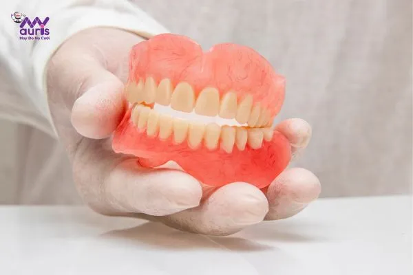  trồng răng có đau không 