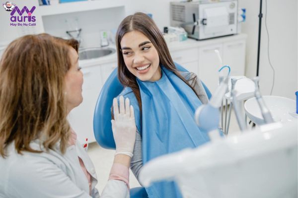 Bác sĩ giải đáp: Làm răng sứ có đau không?
