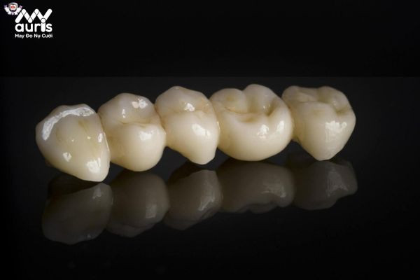 Chi tiết quy trình tháo răng sứ Titan trong nha khoa 