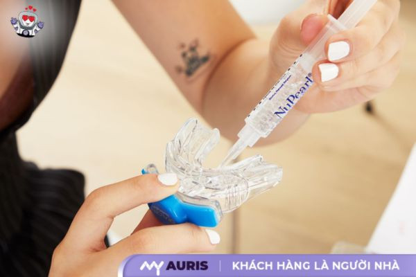 cách làm trắng răng giả tại nhà