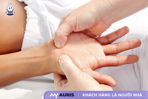 meo-bam-huyet-chua-dau-rang-181124-05