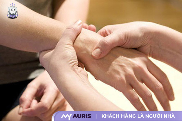 meo-bam-huyet-chua-dau-rang-181124-06