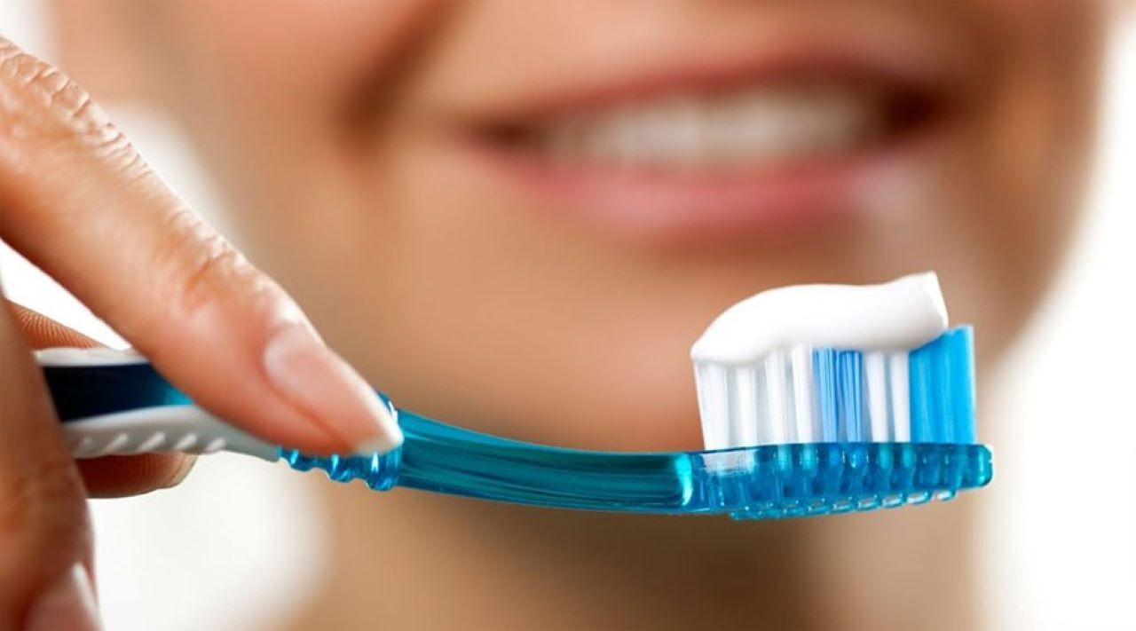 cách lấy cao răng lâu năm tại nhà