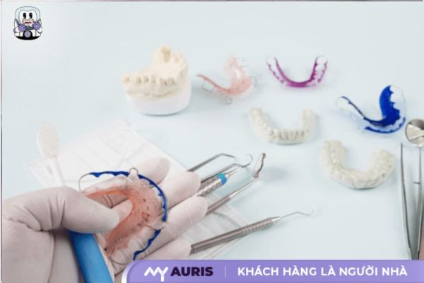 niềng răng tháo lắp kim loại cho người lớn