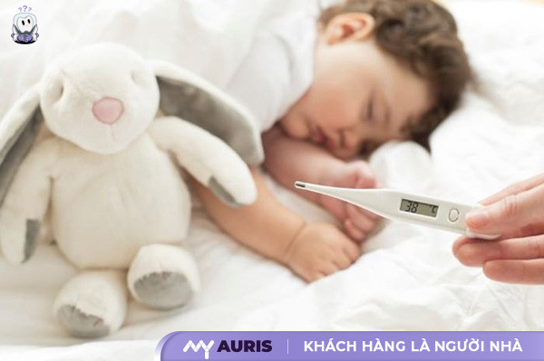 sốt mọc răng có sốt liên tục không