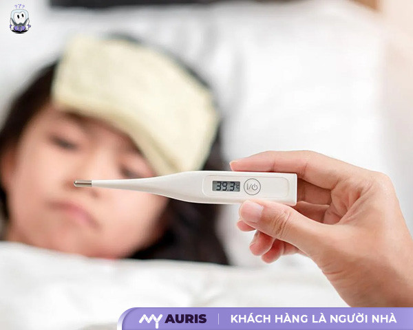 có nên tắm khi bị sốt