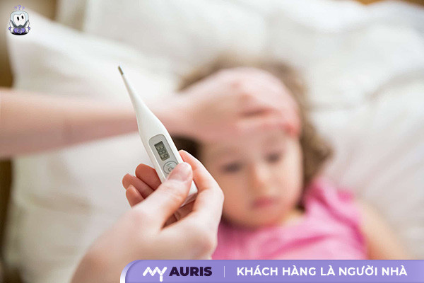 có nên tắm khi bị sốt