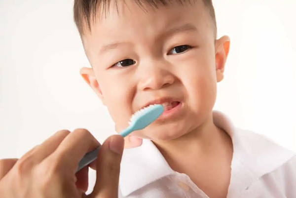 ăn kẹo bị sâu răng,em bé ăn kẹo bị sâu răng