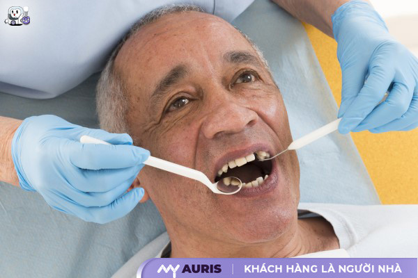 trồng răng implant cho người cao tuổi